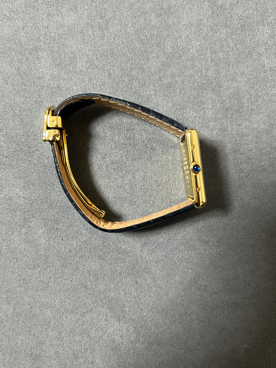 廃盤マスト ドゥ カルティエ タンク　ユニセックス ヴィンテージウォッチ 飛びアラビア LMサイズ 純銀に18Kヴェルメイユ