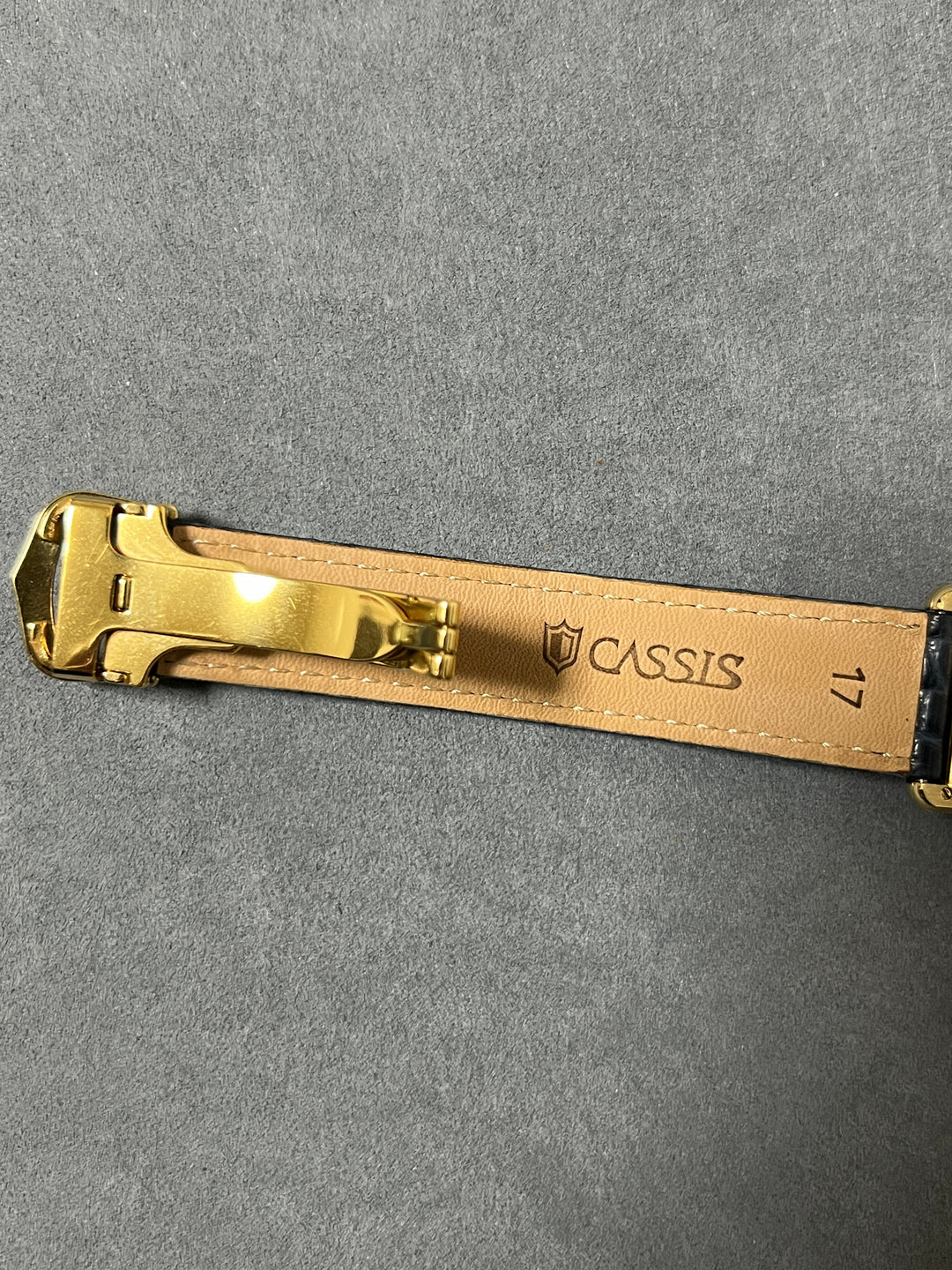 廃盤マスト ドゥ カルティエ タンク　ユニセックス ヴィンテージウォッチ 飛びアラビア LMサイズ 純銀に18Kヴェルメイユ