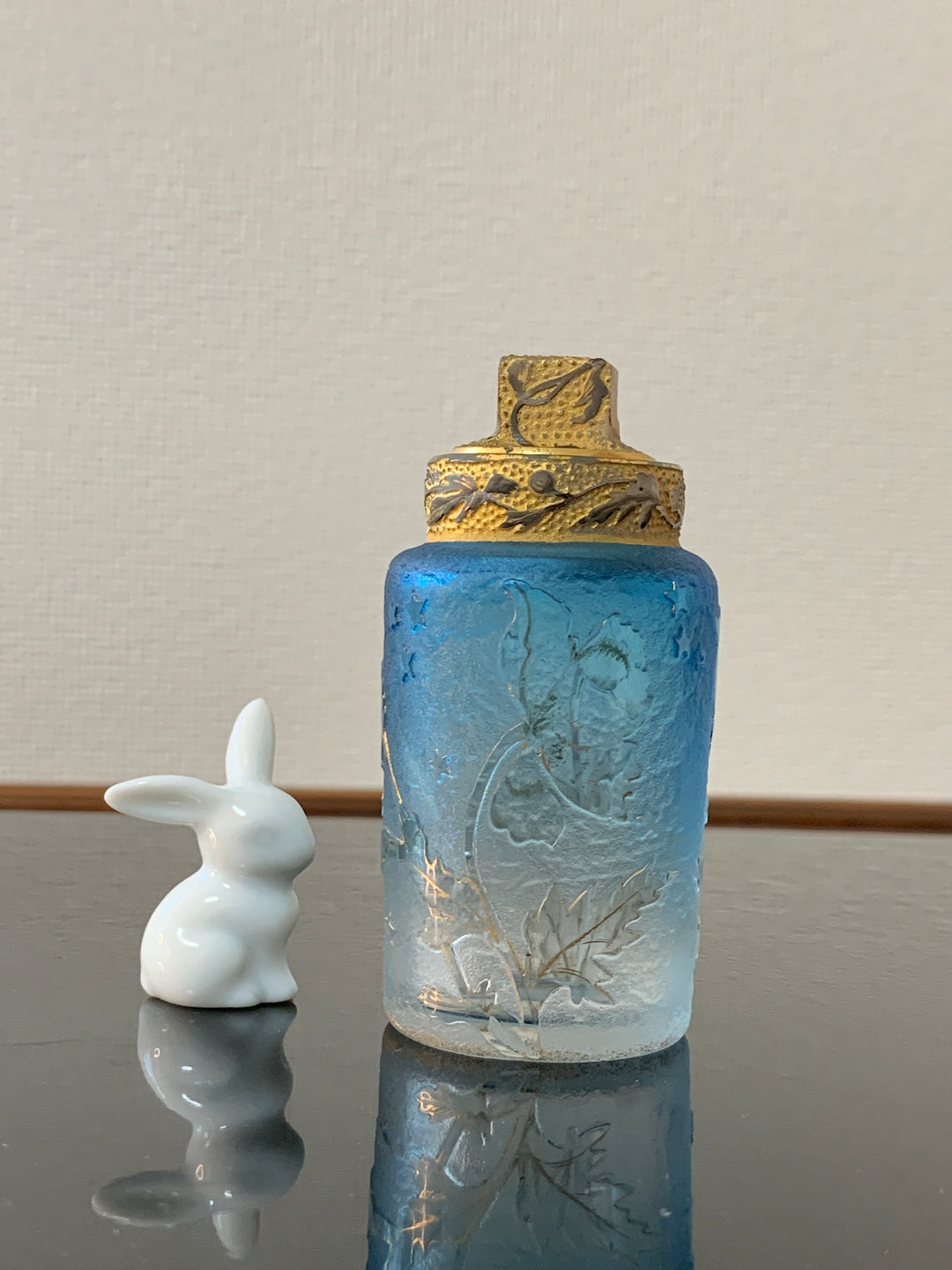 ドーム兄弟（ドームナンシー）カーネーションの花の香水瓶