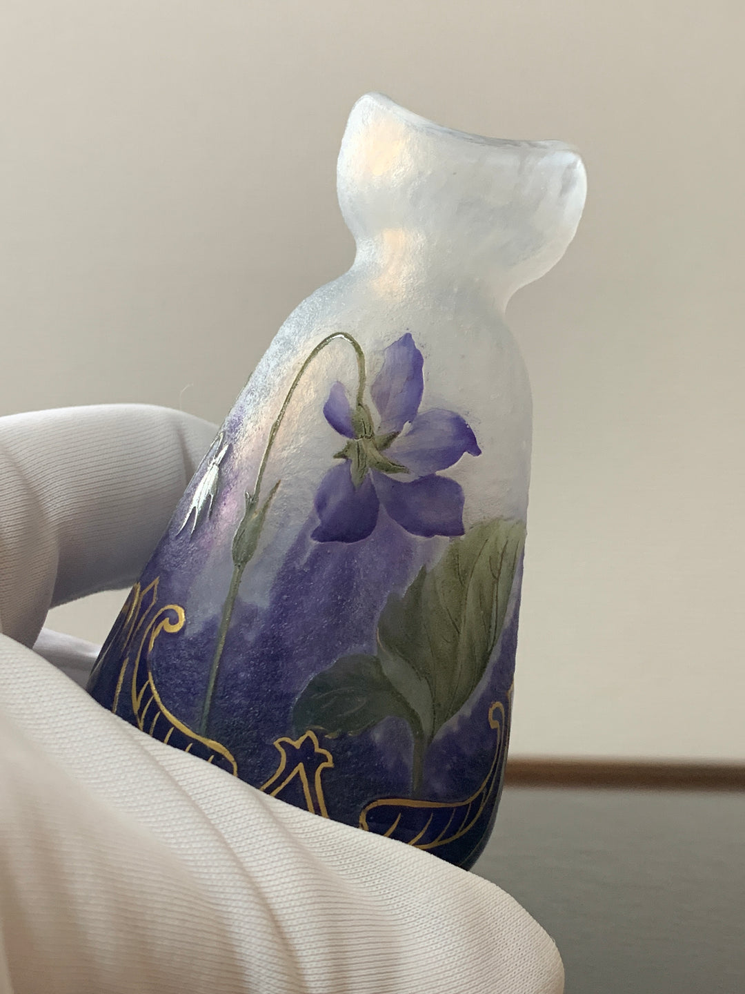 ドーム兄弟（ドームナンシー）金彩とスミレの花の花瓶（高級