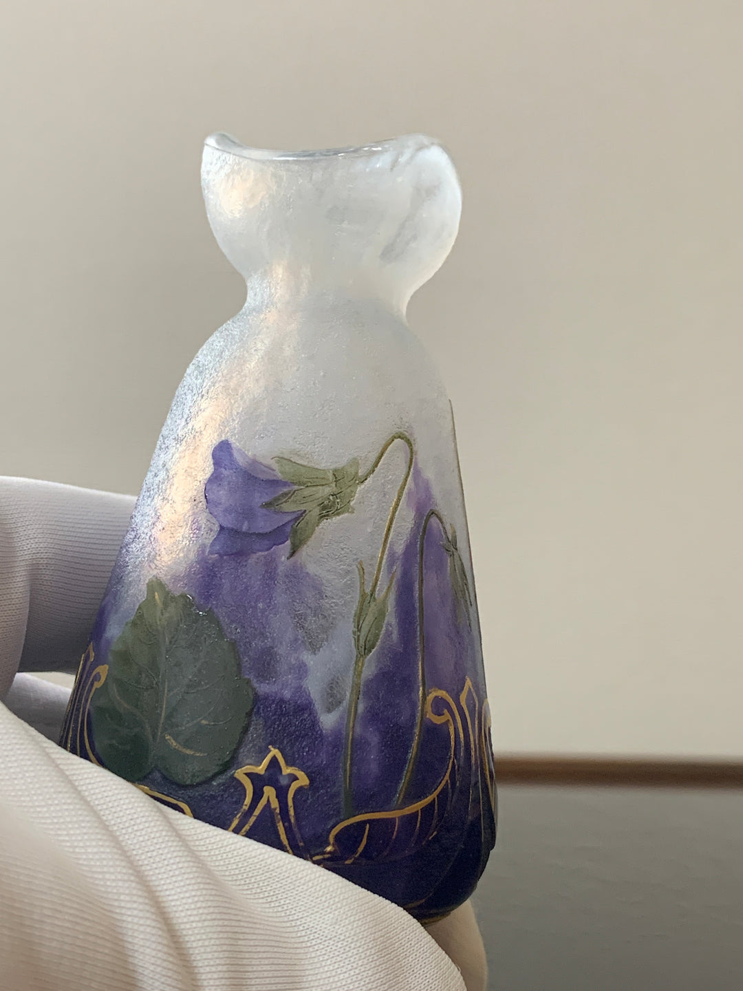 ドーム兄弟（ドームナンシー）金彩とスミレの花の花瓶（高級ライン作品）