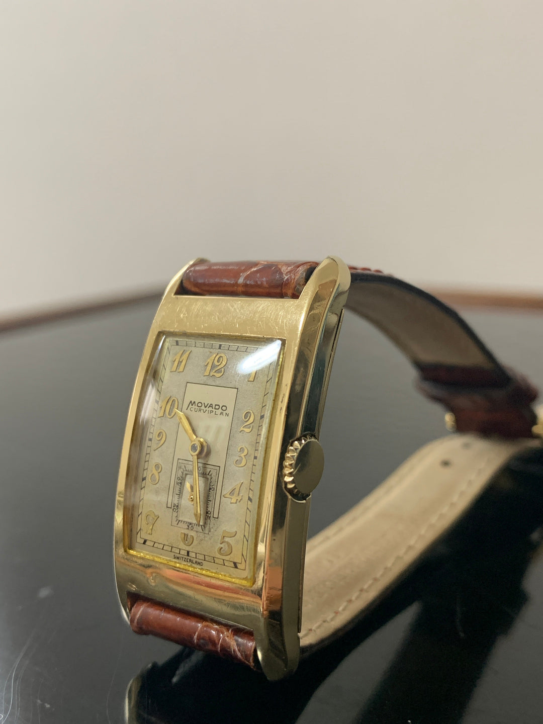 モバード（MOVADO）14k カービプラン アールデコ時代 レクタンギュラー型腕時計