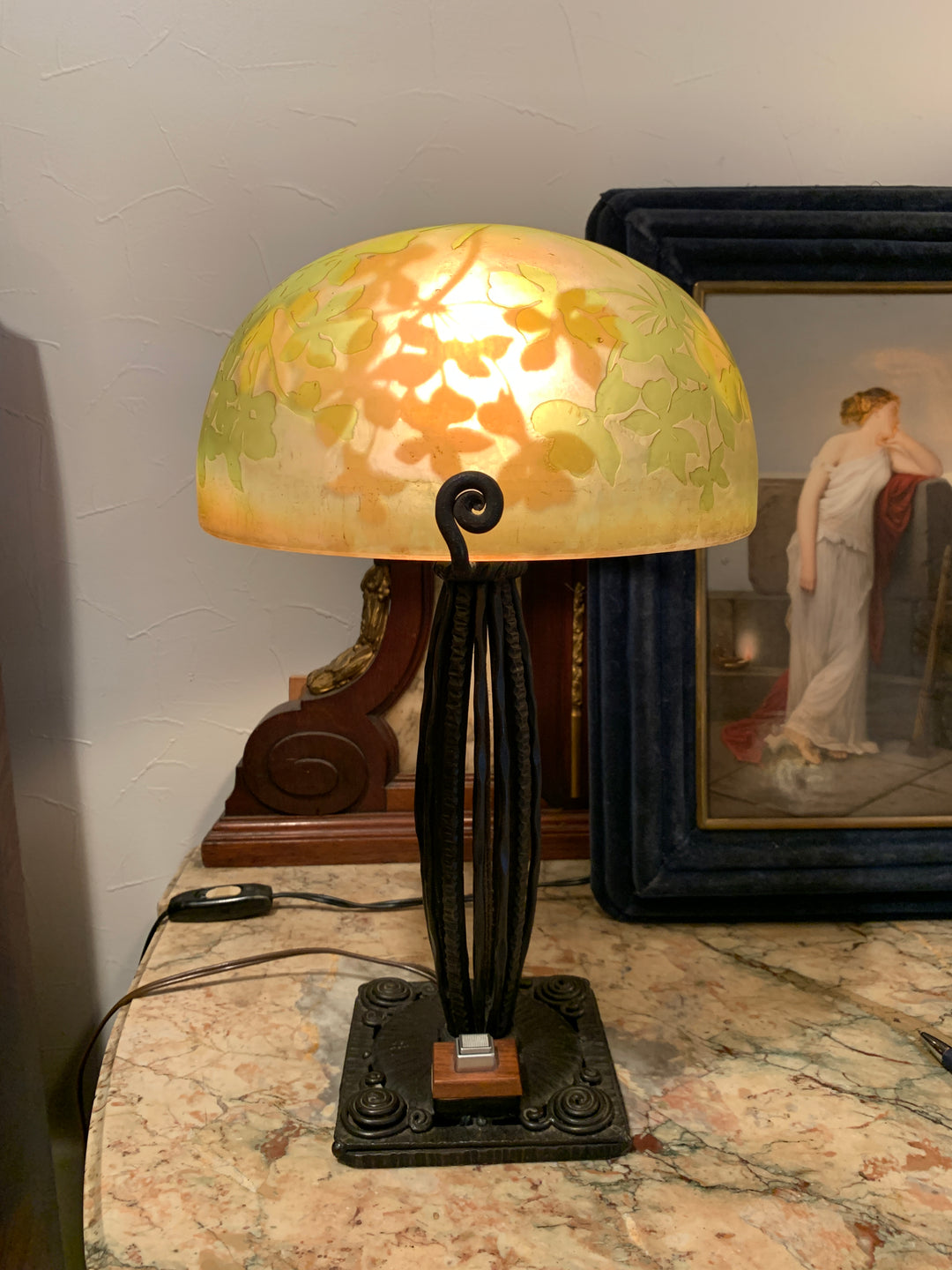 エミールガレ　シュガーパインの葉のアンティークテーブルランプ（アールヌーボー時代）