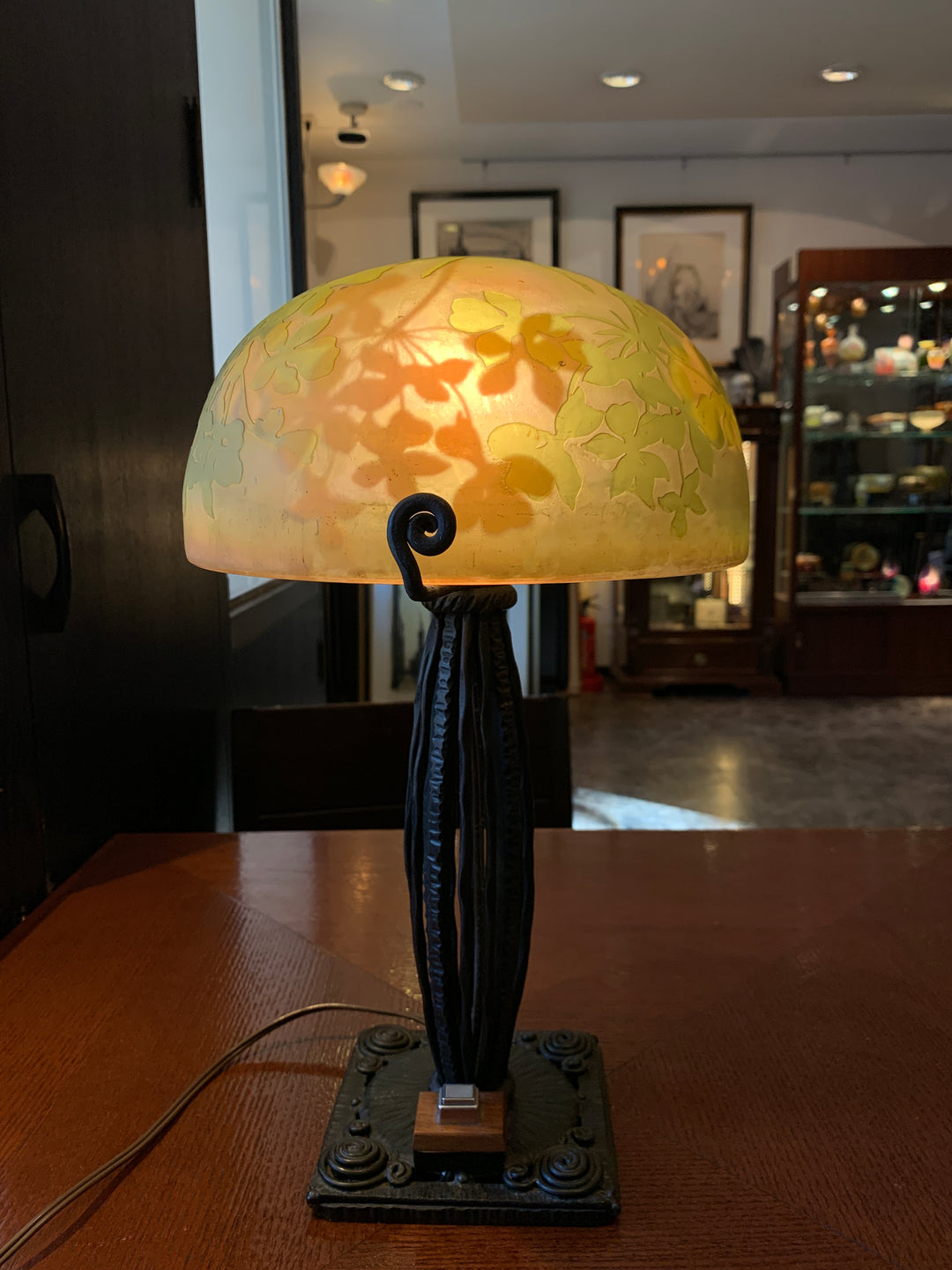 エミールガレ　シュガーパインの葉のアンティークテーブルランプ（アールヌーボー時代）