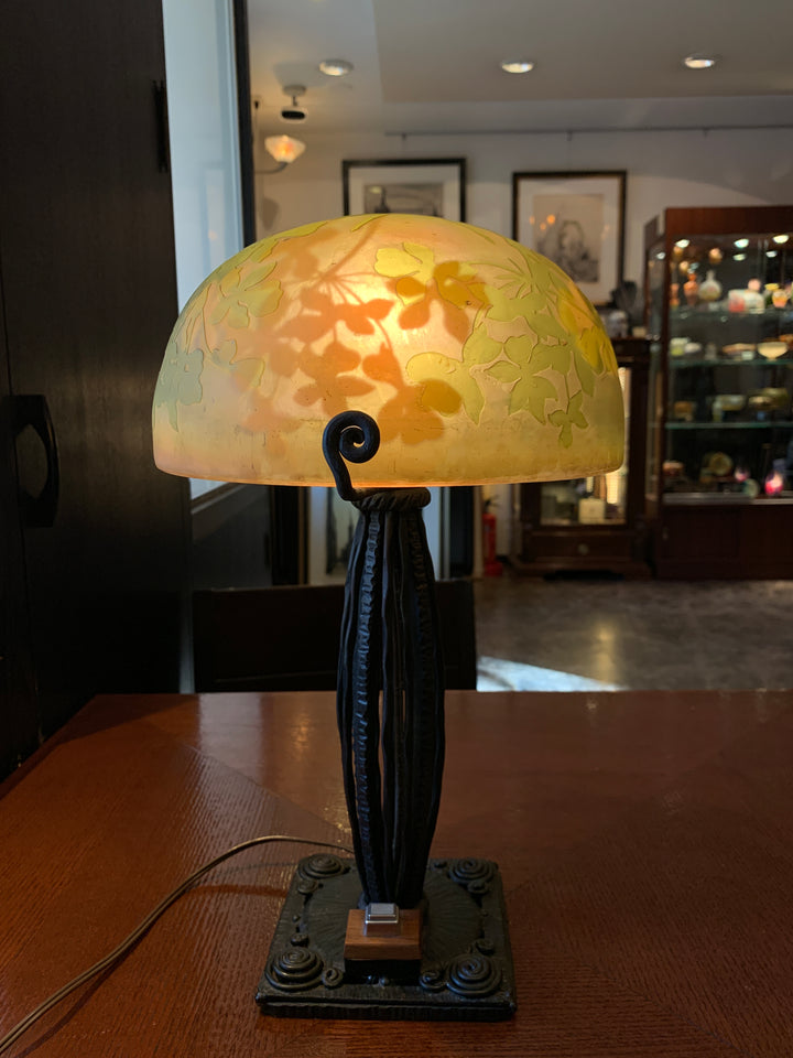 エミールガレ　シュガーパインの葉のアンティークテーブルランプ（アールヌーボー時代）