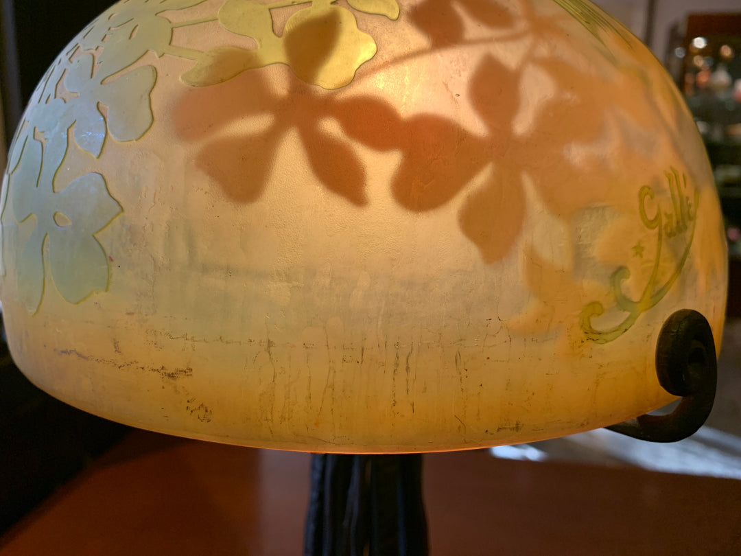 エミールガレ　シュガーパインの葉のアンティークテーブルランプ（アールヌーボー時代）