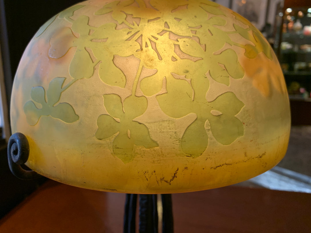 エミールガレ　シュガーパインの葉のアンティークテーブルランプ（アールヌーボー時代）