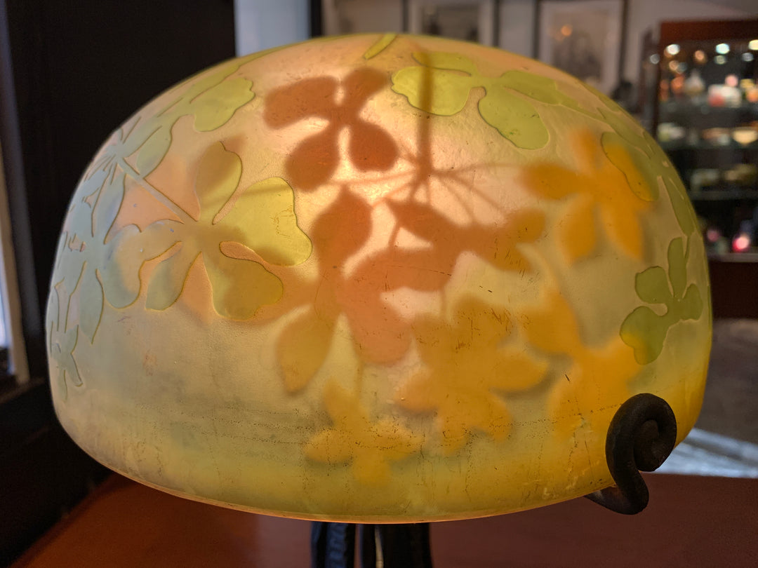 エミールガレ　シュガーパインの葉のアンティークテーブルランプ（アールヌーボー時代）