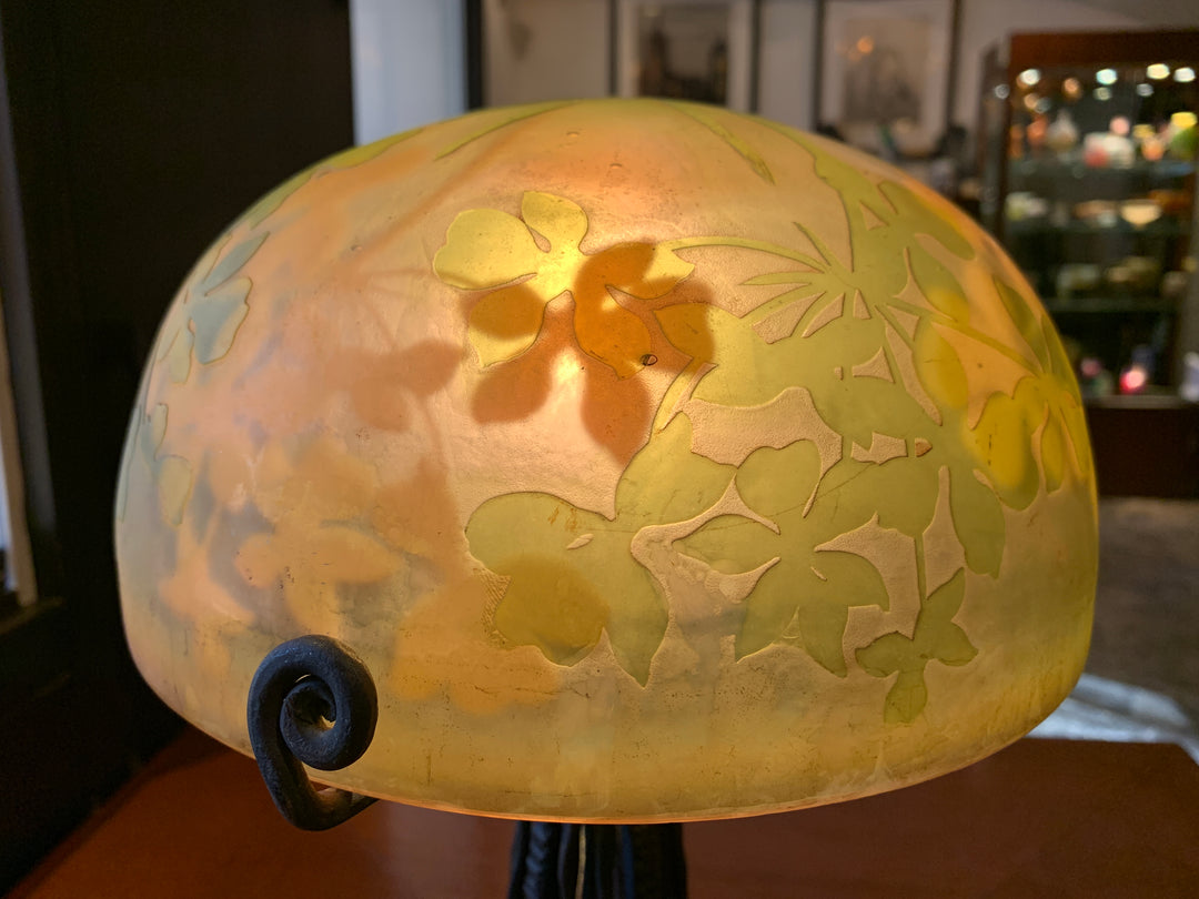 エミールガレ　シュガーパインの葉のアンティークテーブルランプ（アールヌーボー時代）