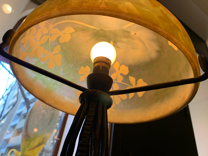 エミールガレ　シュガーパインの葉のアンティークテーブルランプ（アールヌーボー時代）