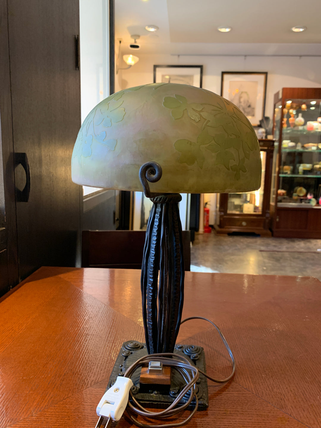 エミールガレ　シュガーパインの葉のアンティークテーブルランプ（アールヌーボー時代）