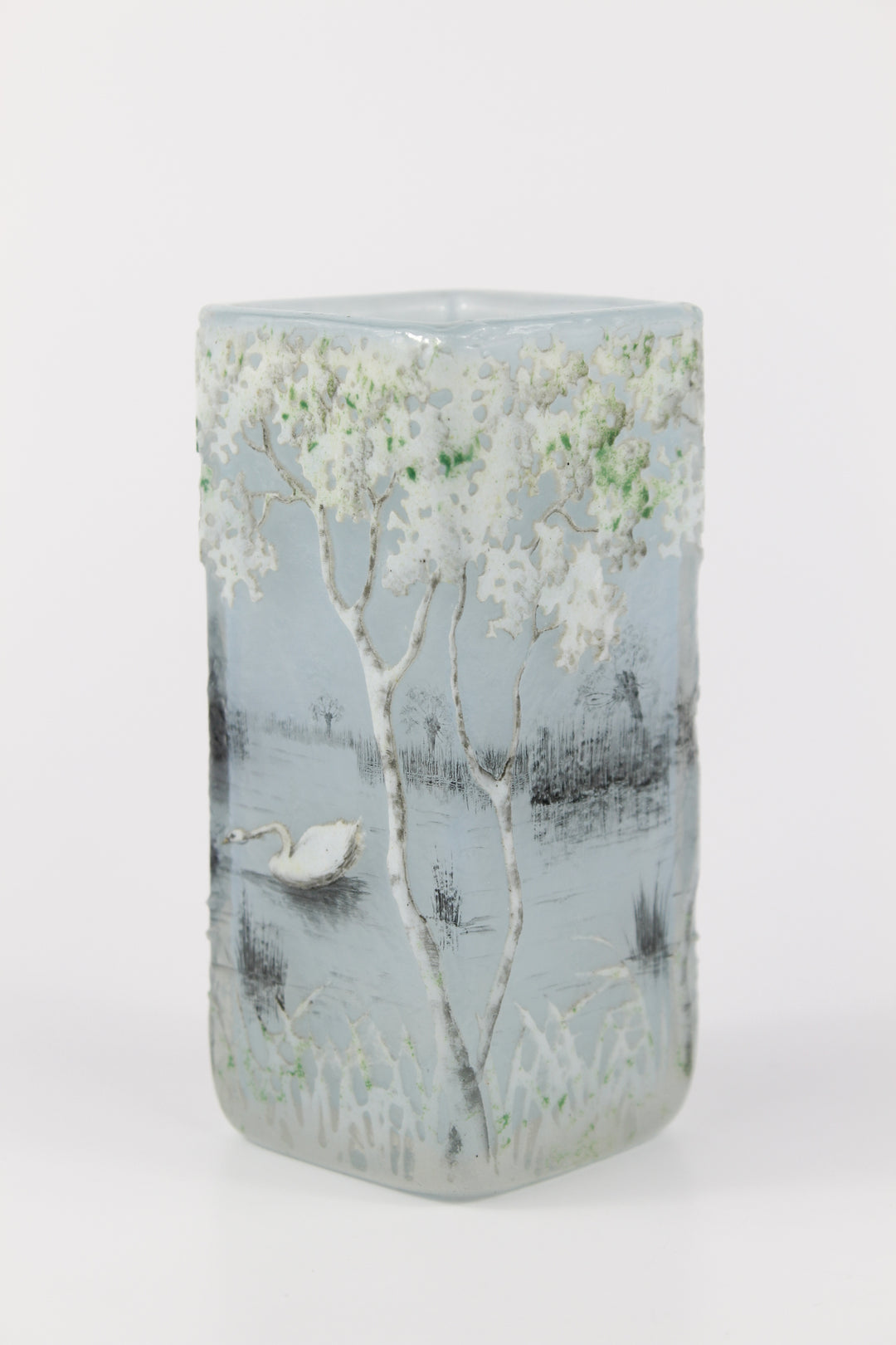ドーム兄弟（ドームナンシー）湖と白鳥の花瓶