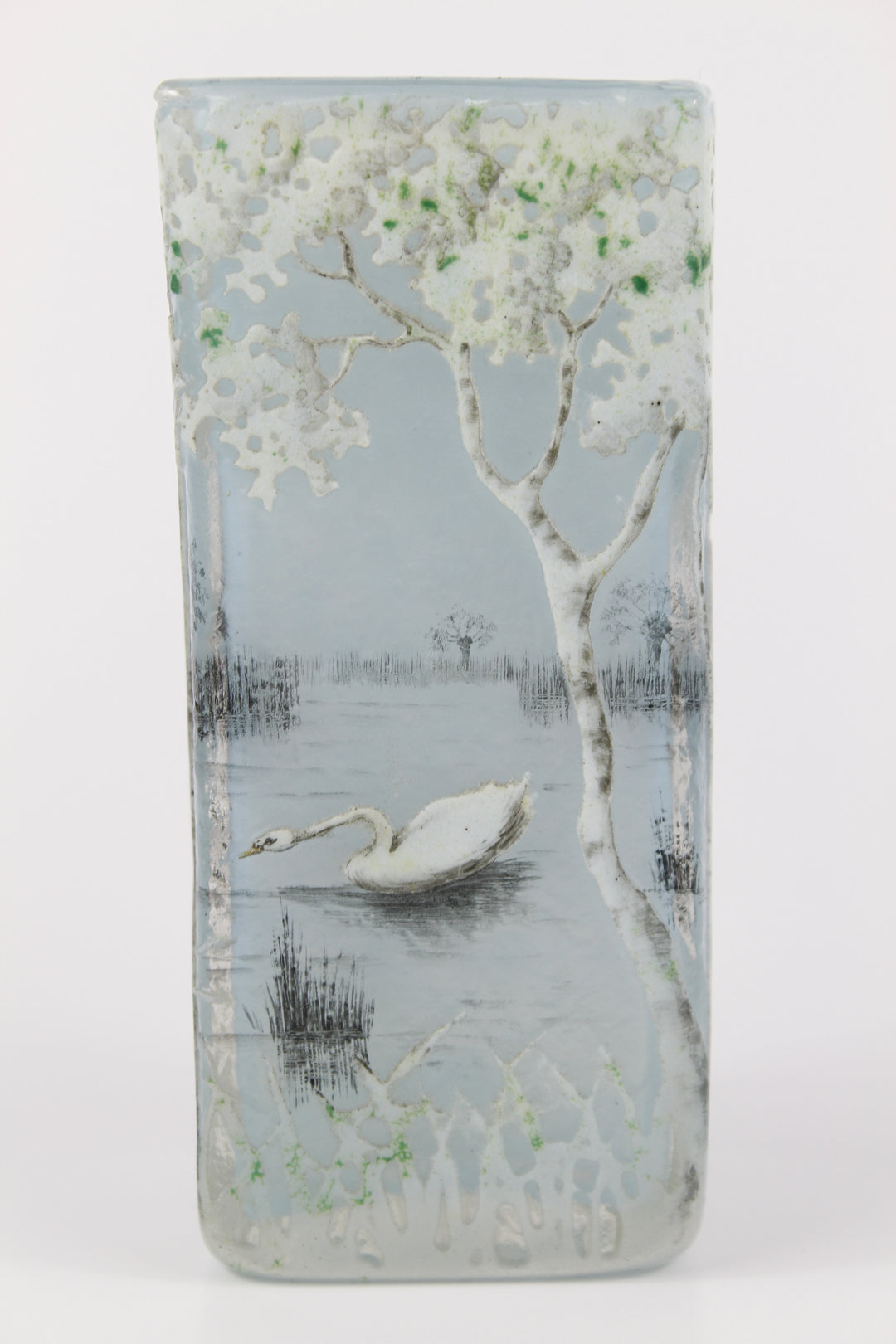 ドーム兄弟（ドームナンシー）湖と白鳥の花瓶