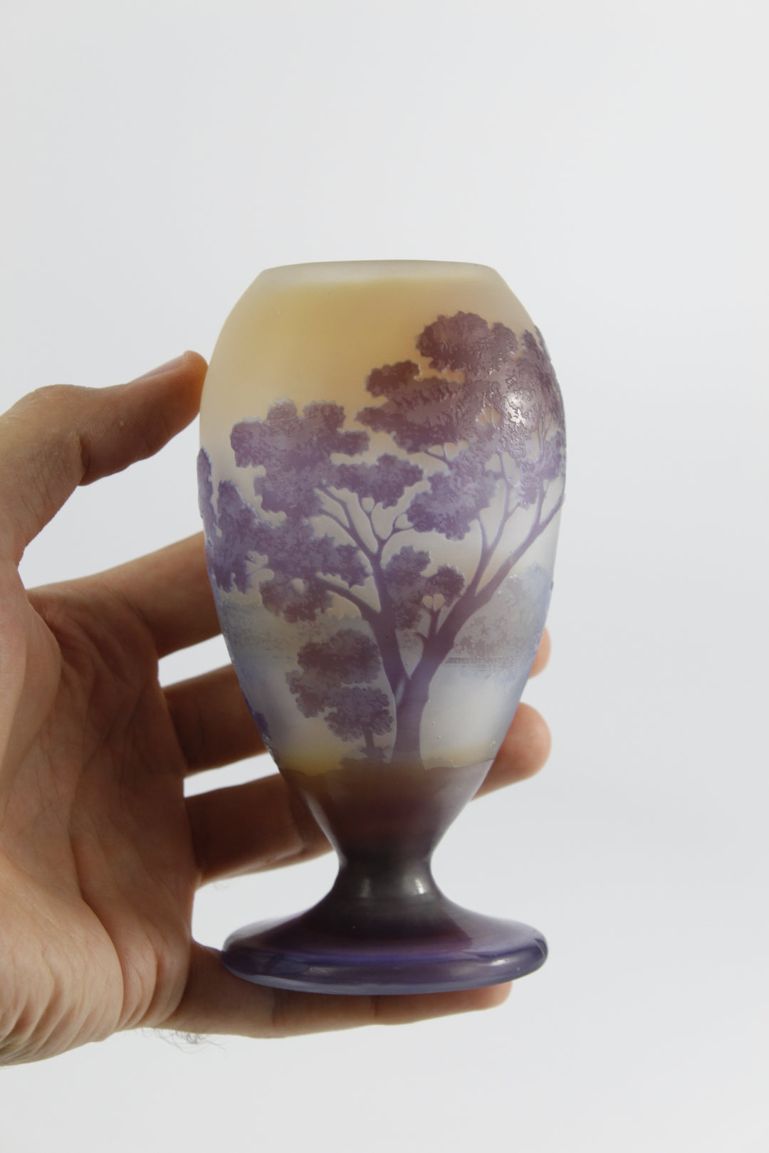 エミールガレ　風景が描かれた水色の幻想的な花瓶