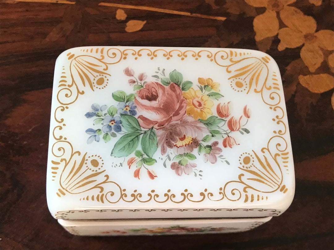 フレンチアンティーク　オパーリンガラス製ジュエリーボックス　手描きの花