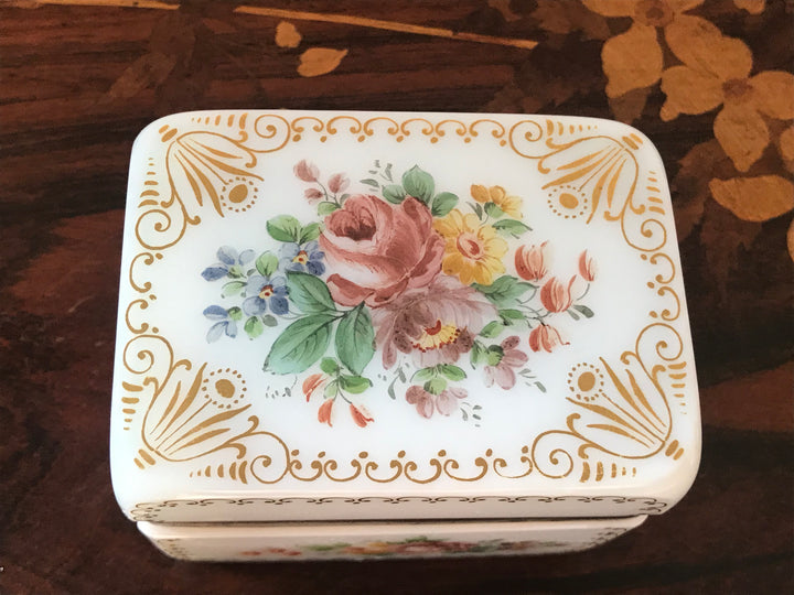 フレンチアンティーク　オパーリンガラス製ジュエリーボックス　手描きの花
