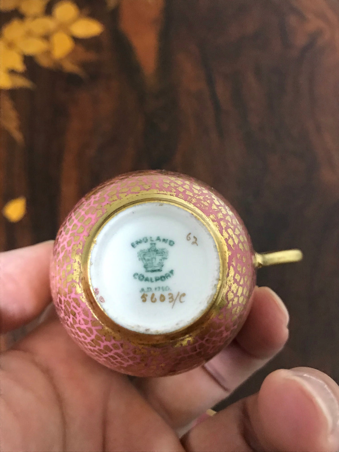 コールポート　ピンクモザイクとゴールドのデミタス　カップ＆ソーサー　1750年製