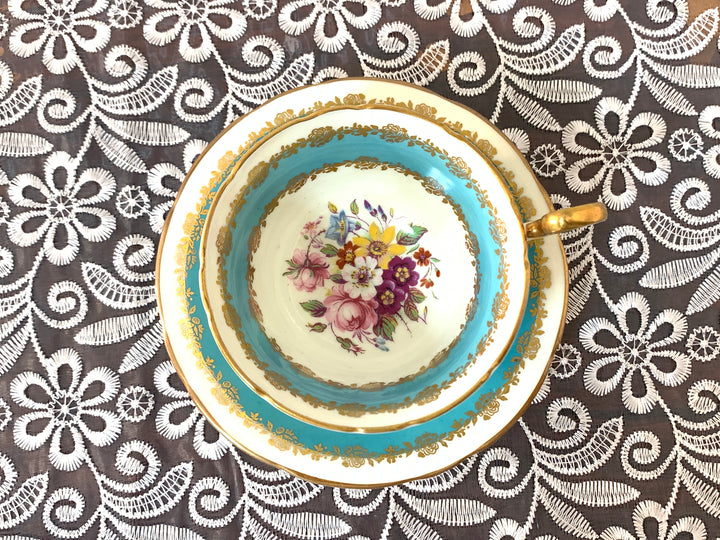 エインズレイ　ピンクローズとブルームのティーカップ&ソーサー