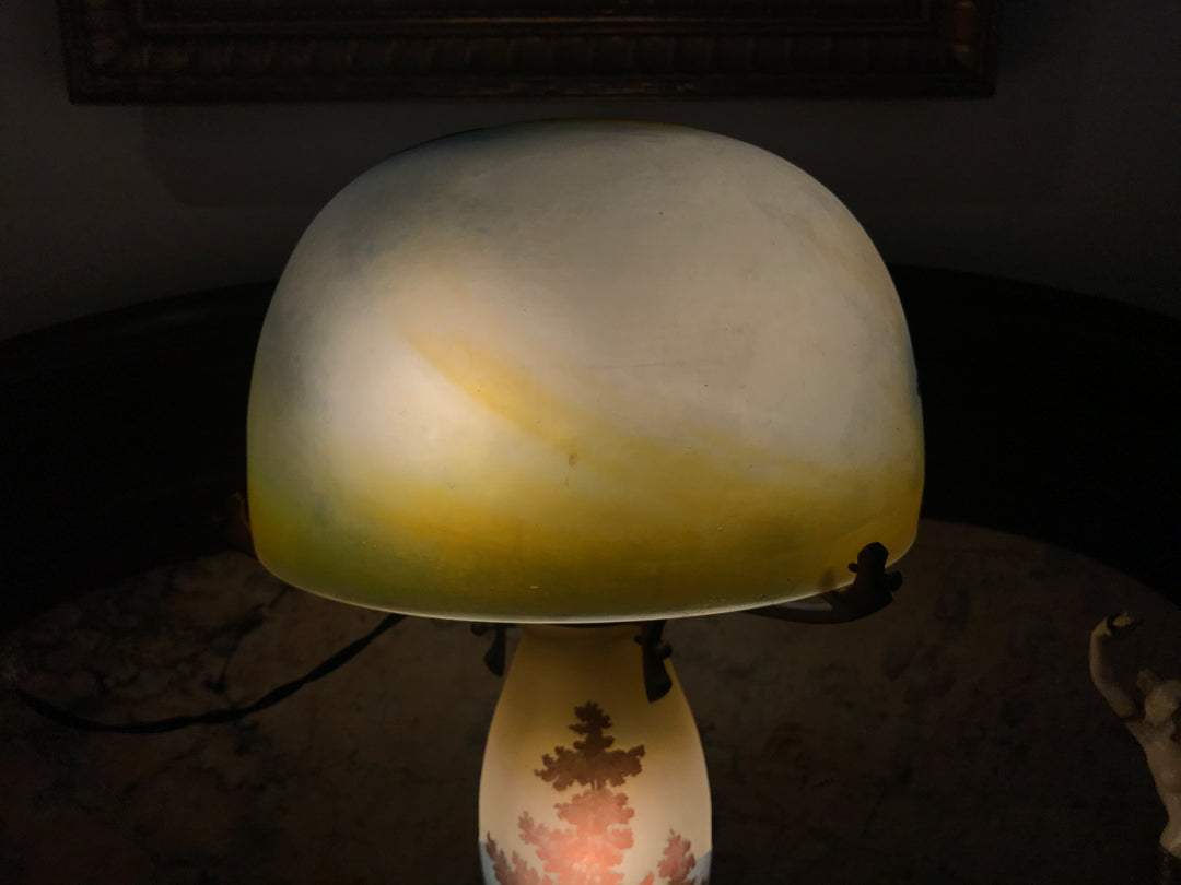 エミールガレ　山岳風景と鷲尾のアールヌーボー時代のアンティークテーブルランプ