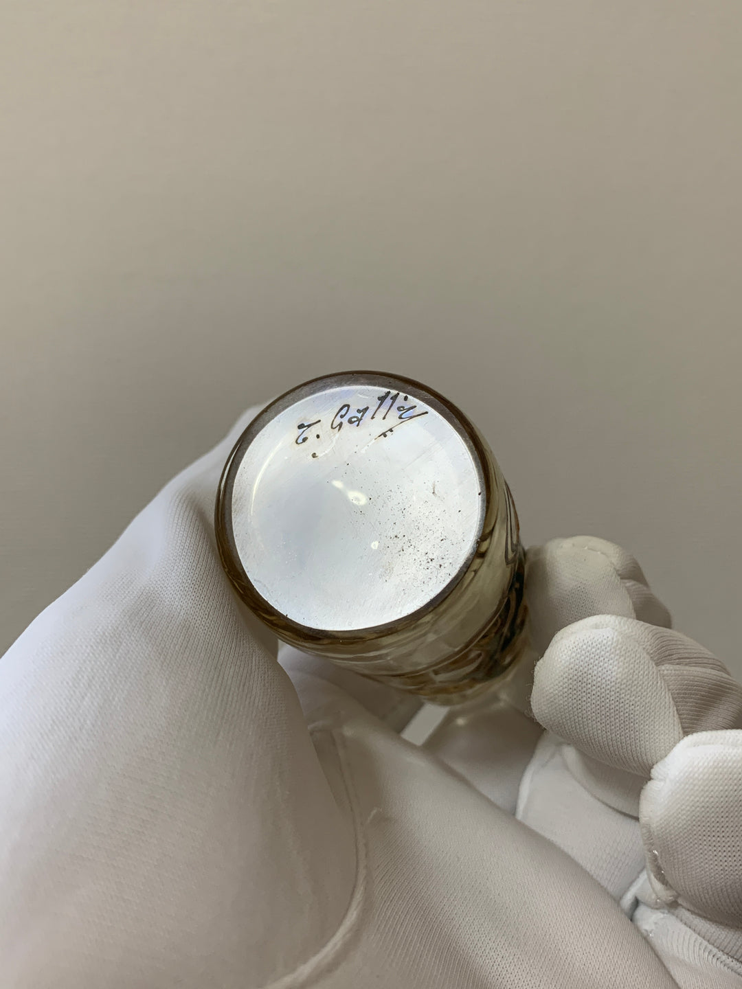 エミールガレの初期作品　エナメルガラスが使われたアザミのリキュールグラスのサイン