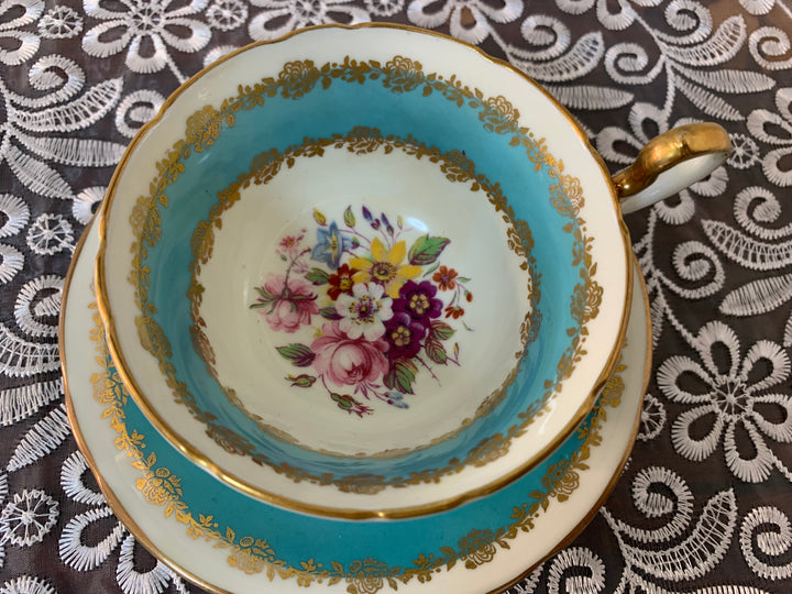 エインズレイ　ピンクローズとブルームのティーカップ&ソーサー