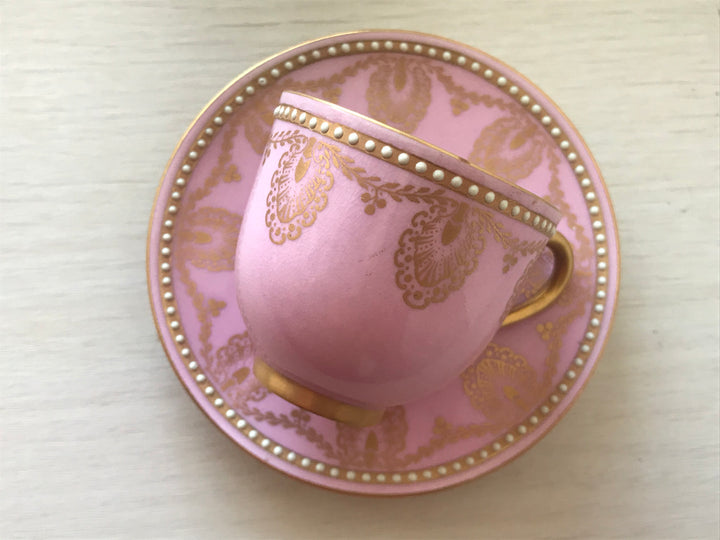 ロイヤルウースター　ピンク下地に白いジュエルのデミタスカップ＆ソーサー