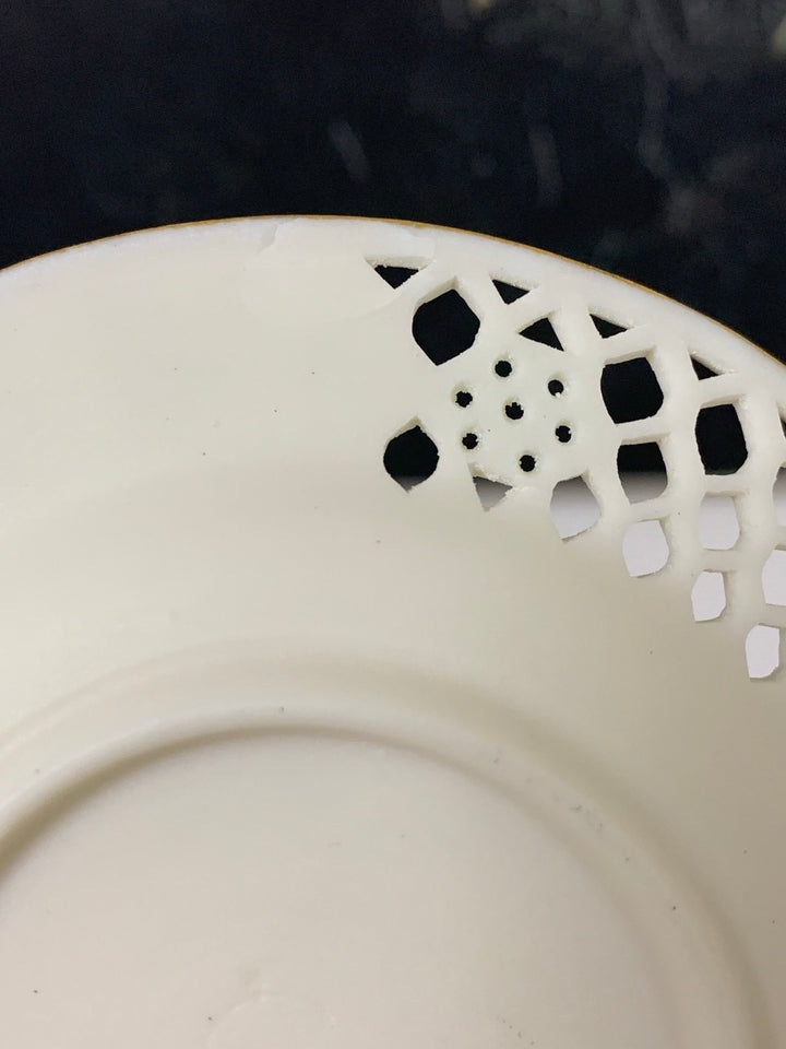 ロイヤルウースター　透かし技法（ピアス技法）のデミタスカップ　パリアン磁器