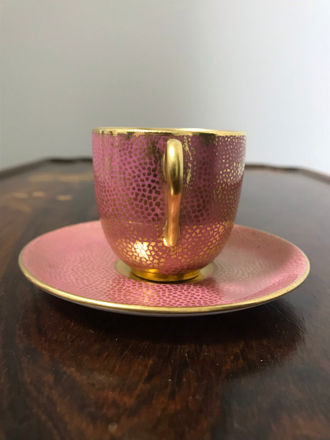 コールポート　ピンクモザイクとゴールドのデミタス　カップ＆ソーサー　1750年製