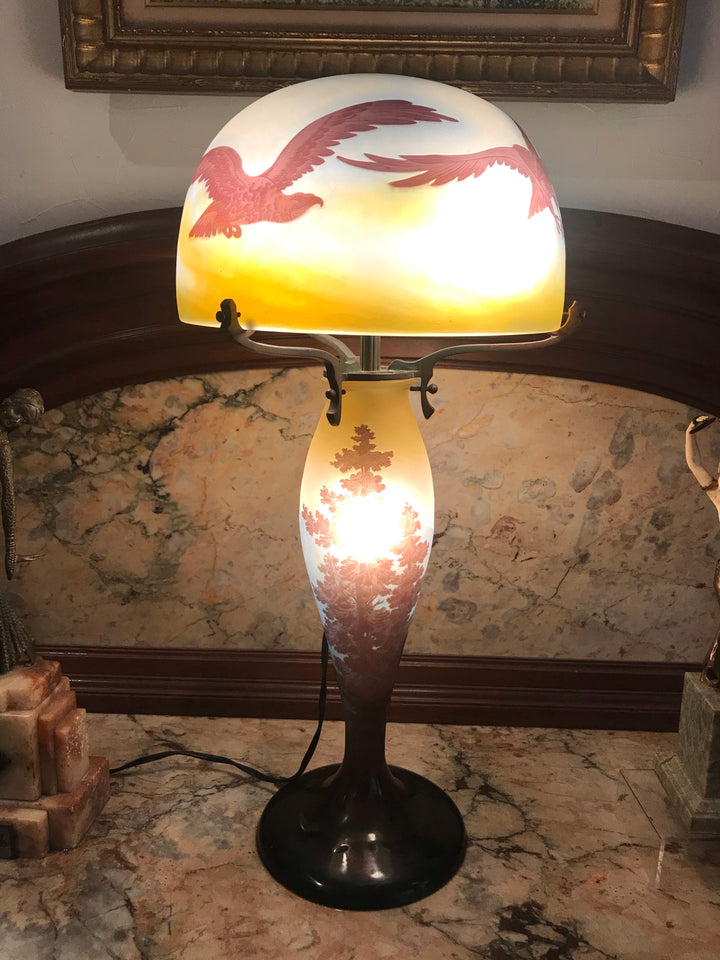 エミールガレ　山岳風景と鷲尾のアールヌーボー時代のアンティークテーブルランプ