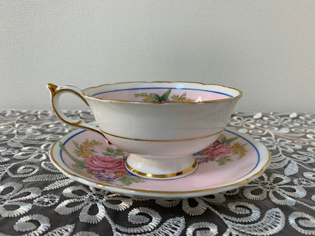 パラゴン（paragon）食器　ピンクローズと忘れな草のティーカップ&ソーサー