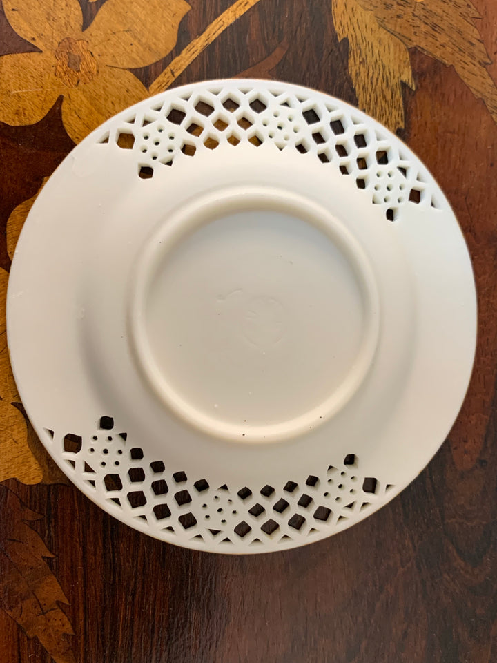 ロイヤルウースター　透かし技法（ピアス技法）のデミタスカップ　パリアン磁器