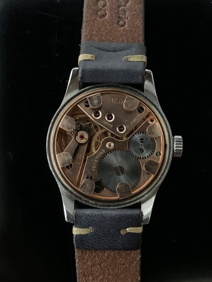 ヴィンテージ　オメガ　スウェーデン向けグレーダイヤル腕時計