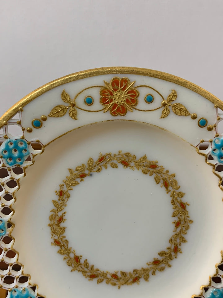 ロイヤルウースター　透かし技法（ピアス技法）のデミタスカップ　パリアン磁器