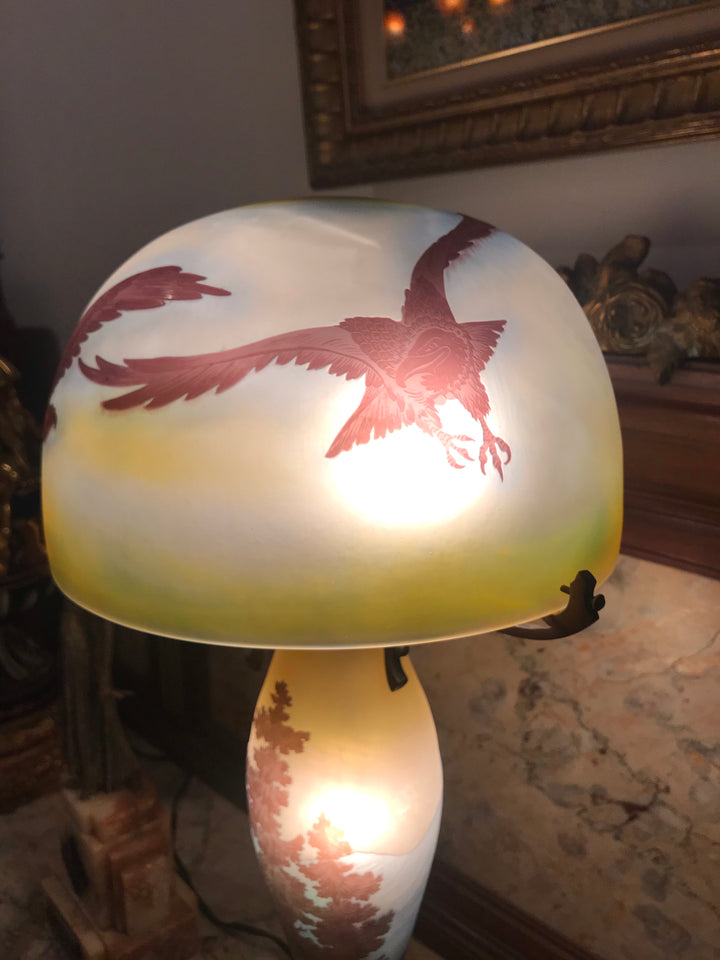 エミールガレ　山岳風景と鷲尾のアールヌーボー時代のアンティークテーブルランプ