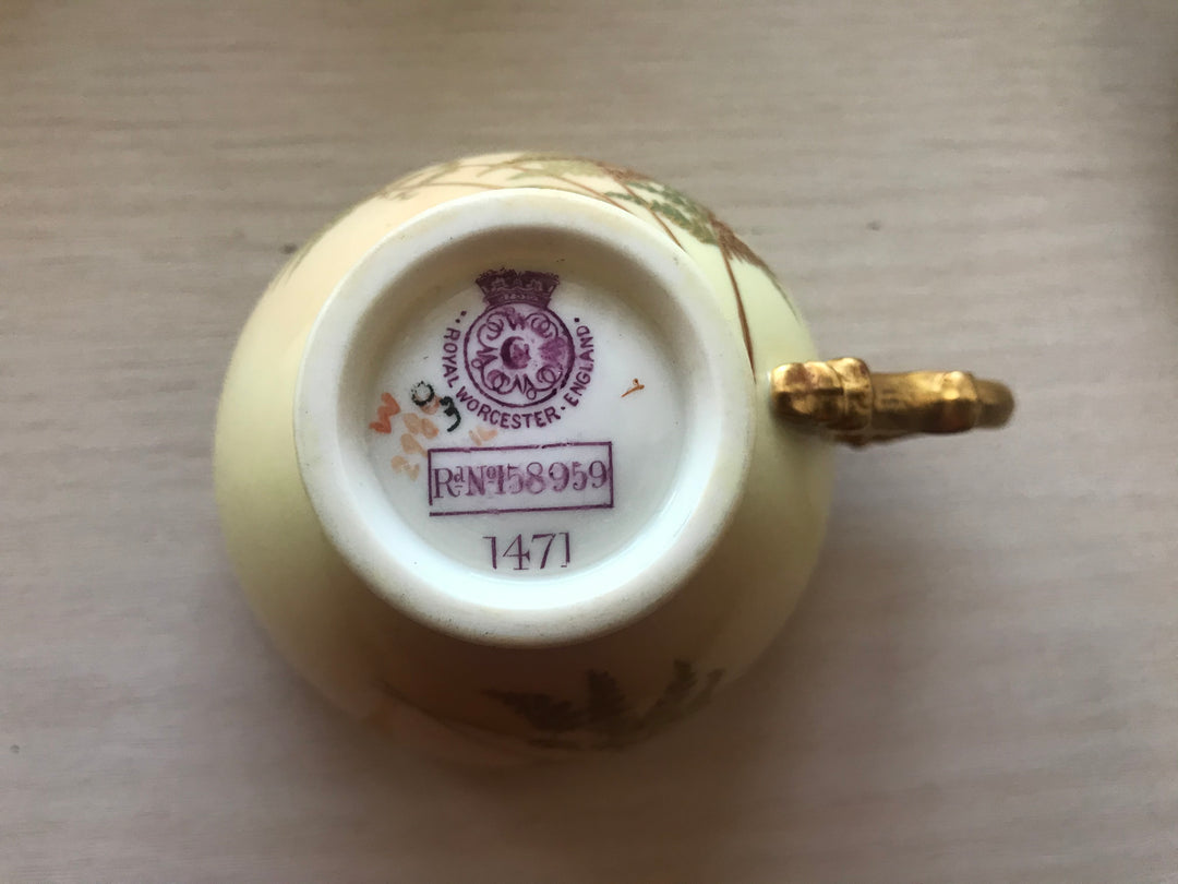 1890年代　アンティーク　ロイヤルウースター　アールヌーヴォーブラッシュアイボリー　網目模様　手描き絵付け　カップとソーサーのセット