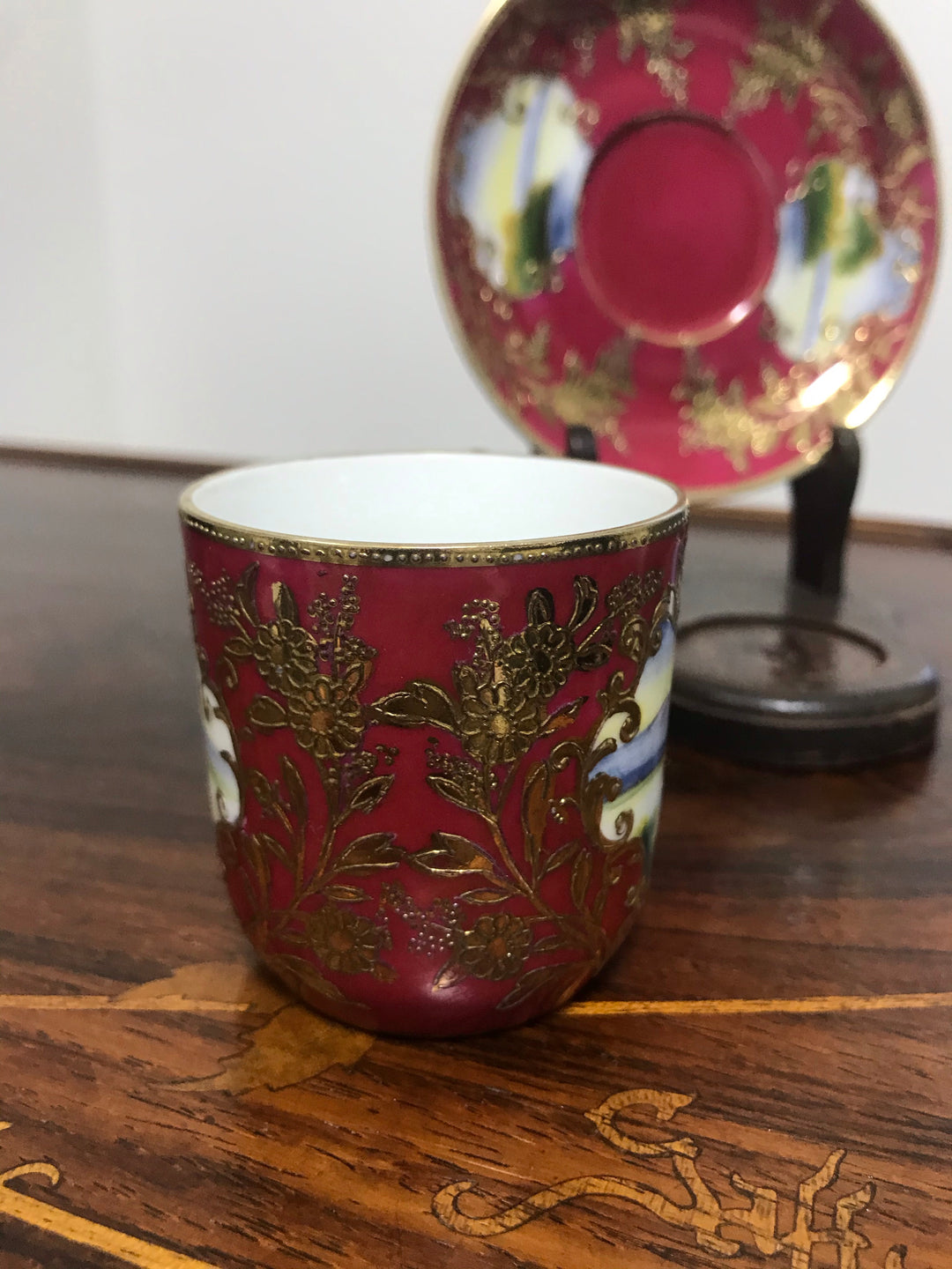 オールドノリタケ　アールヌーボー文様　ルビーレッドのコーヒーカップ＆ソーサー