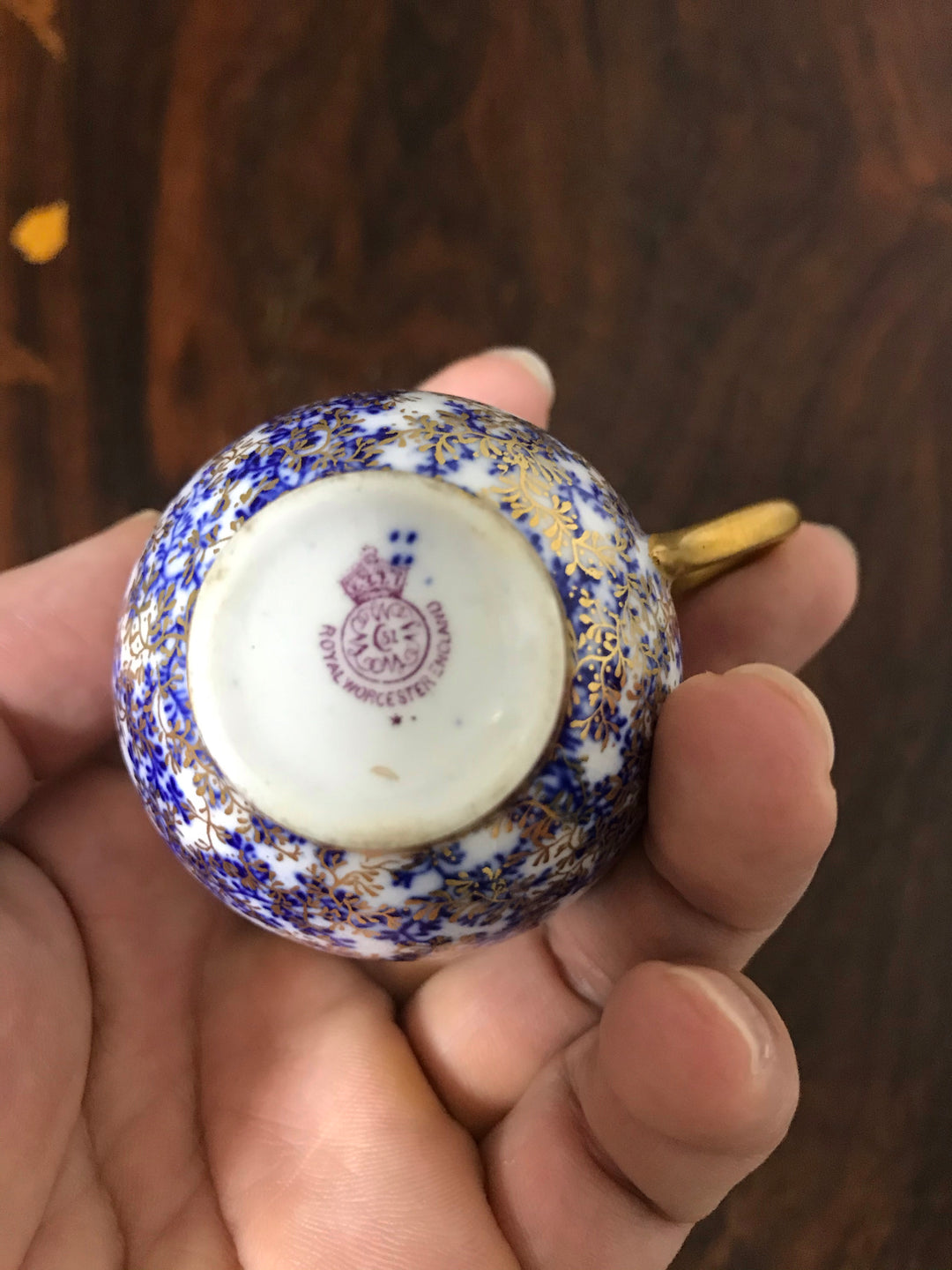 ロイヤルウースター　1916年　青と白の上に箔押し　デミタスカップ＆ソーサー　
