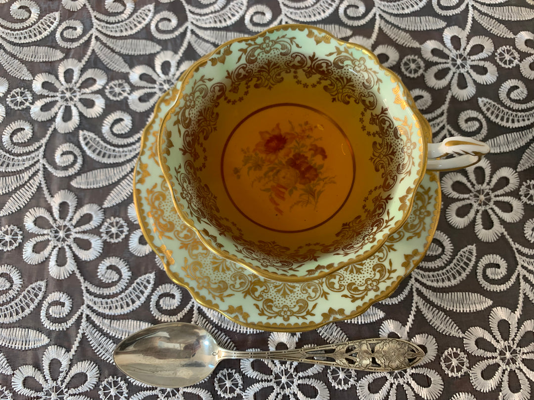 パラゴン（paragon）食器　ライムグリーンとブルームのティーカップ&ソーサー