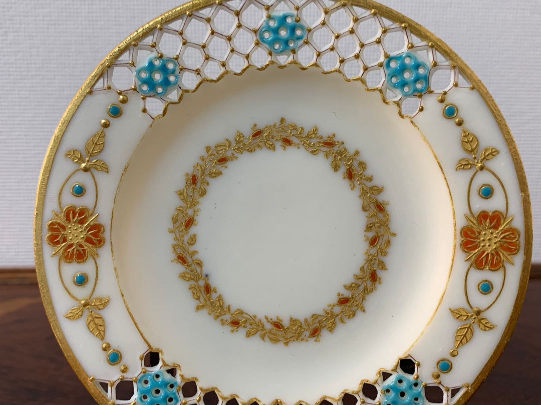 ロイヤルウースター　透かし技法（ピアス技法）のデミタスカップ　パリアン磁器