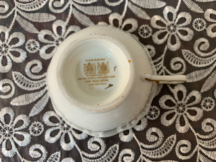 パラゴン（paragon）食器　ライムグリーンとブルームのティーカップ&ソーサー