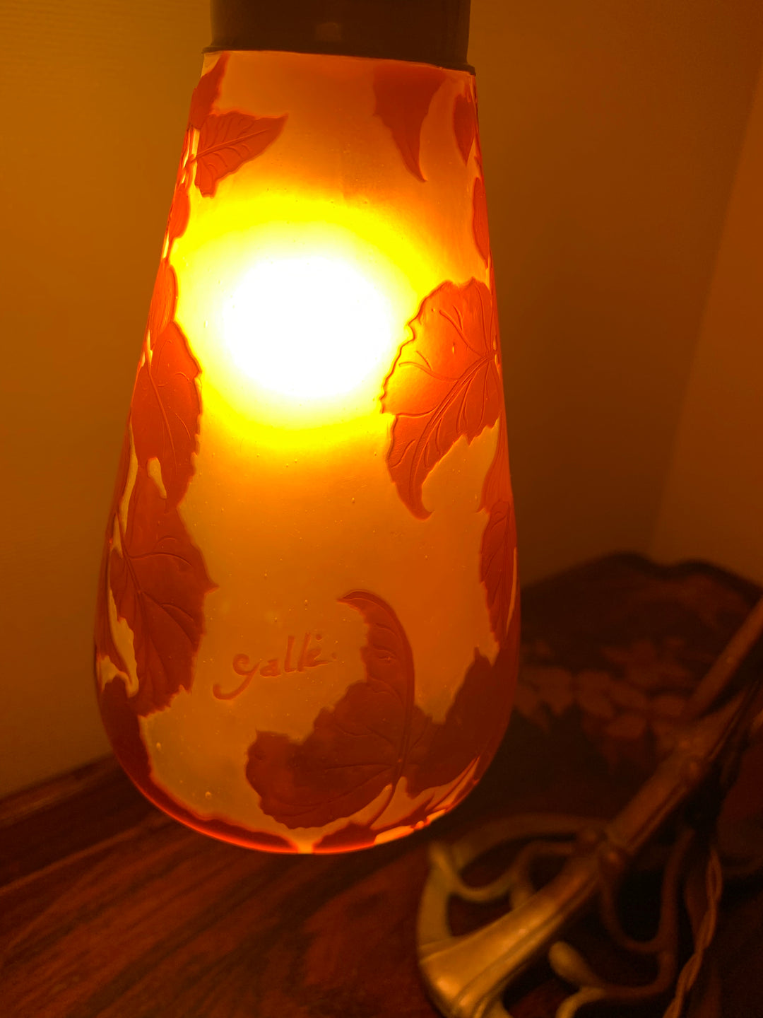 エミールガレ　フクシアの花テーブルのランプのサイン