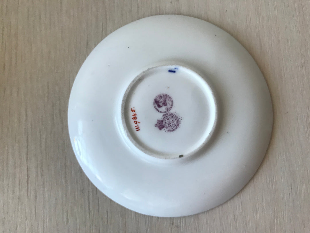 ロイヤルウースタージャポニズム　金彩の家紋とジュエルのデミタスカップ＆ソーサー