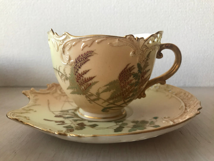 1890年代　アンティーク　ロイヤルウースター　アールヌーヴォーブラッシュアイボリー　網目模様　手描き絵付け　カップとソーサーのセット