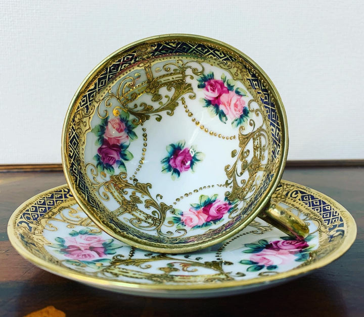 残り２セット　オールドノリタケ　ピンクローズとコバルトと金盛りのティーカップ&ソーサー