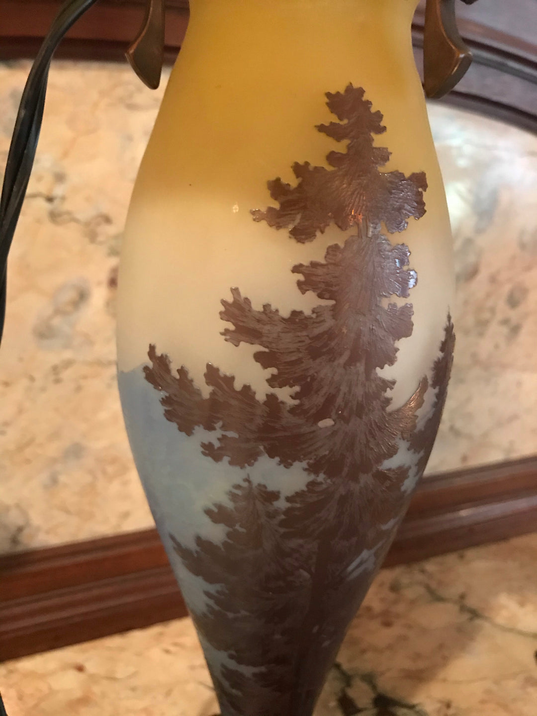 エミールガレ　山岳風景と鷲尾のアールヌーボー時代のアンティークテーブルランプ