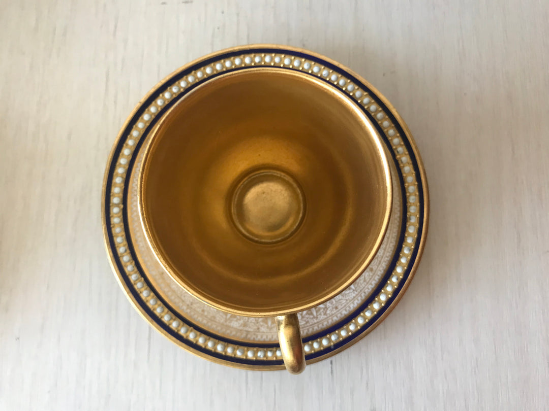 ロイヤルウースタージャポニズム　金彩の家紋とジュエルのデミタスカップ＆ソーサー