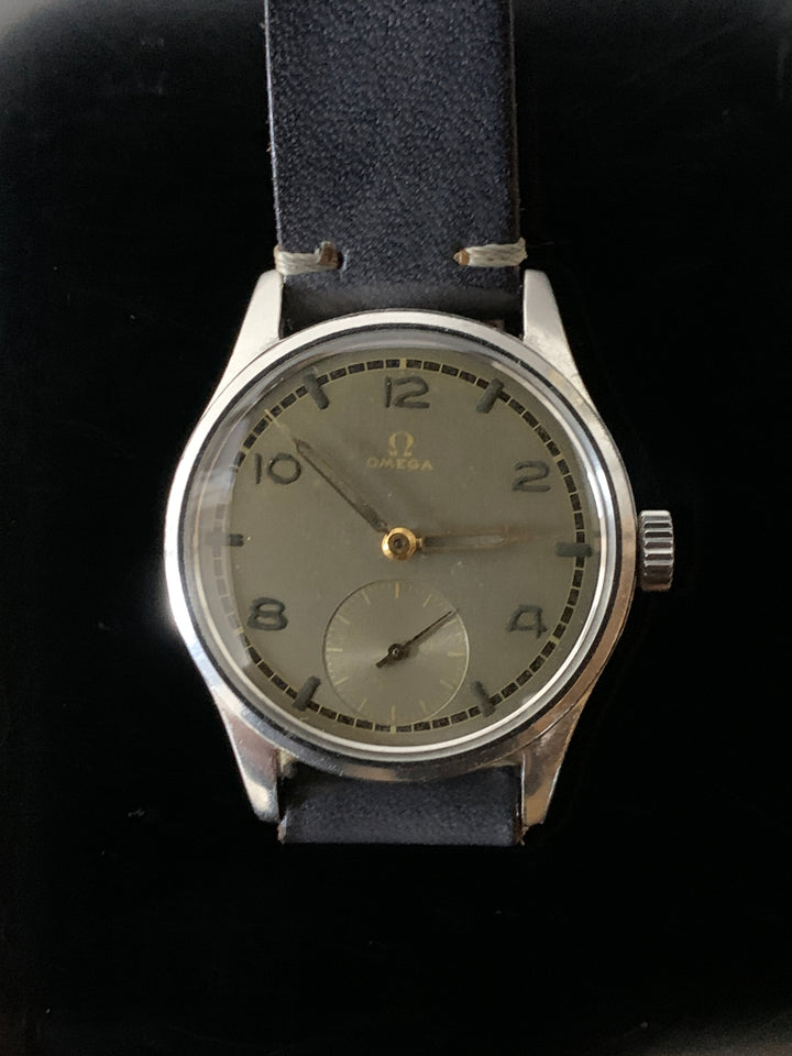 ヴィンテージ　オメガ　スウェーデン向けグレーダイヤル腕時計