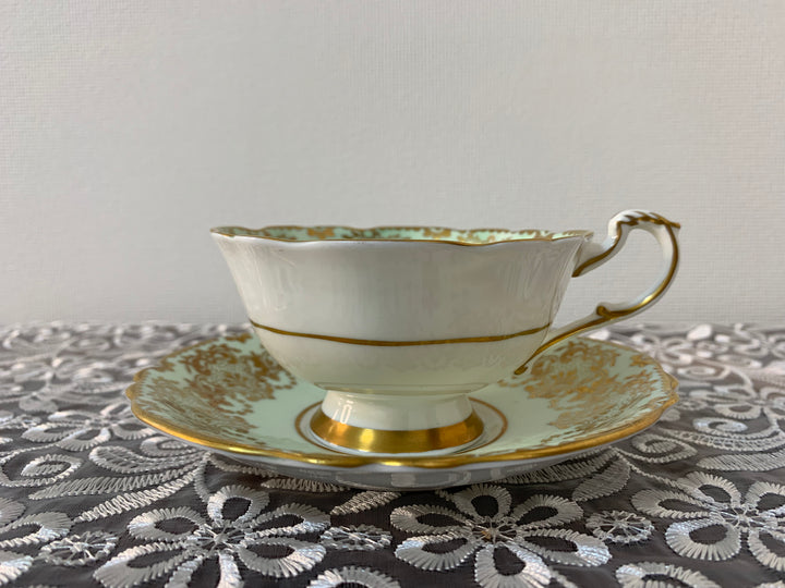 パラゴン（paragon）食器　ライムグリーンとブルームのティーカップ&ソーサー