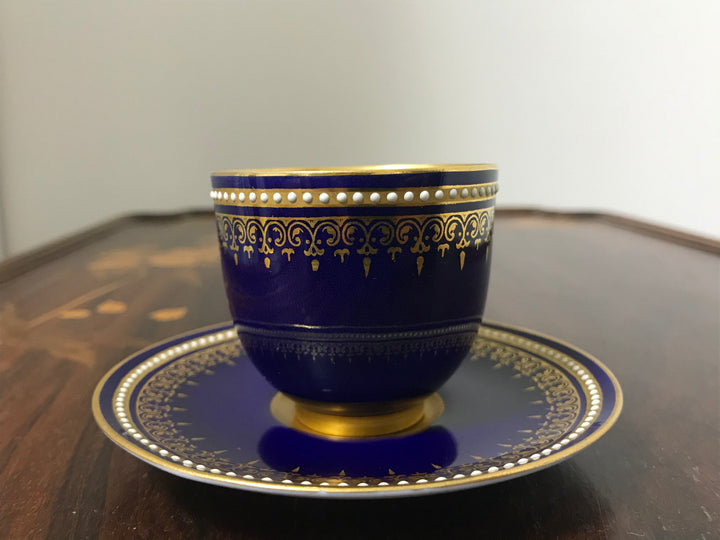ロイヤルウースター セーブルの青と金彩とジュエルのデミタスカップ&ソーサー 　1904年頃