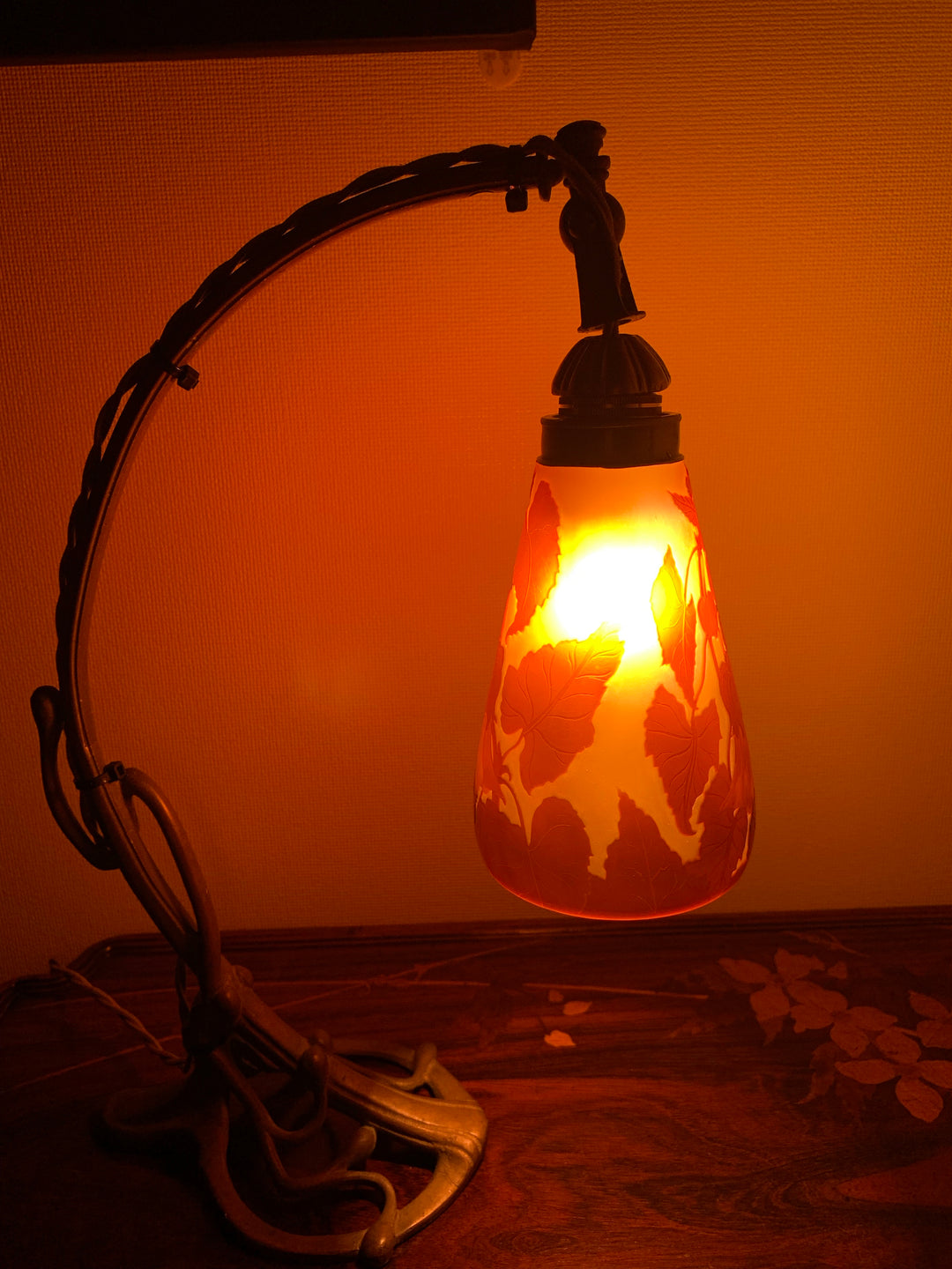 エミールガレ　フクシアの花テーブルのランプ